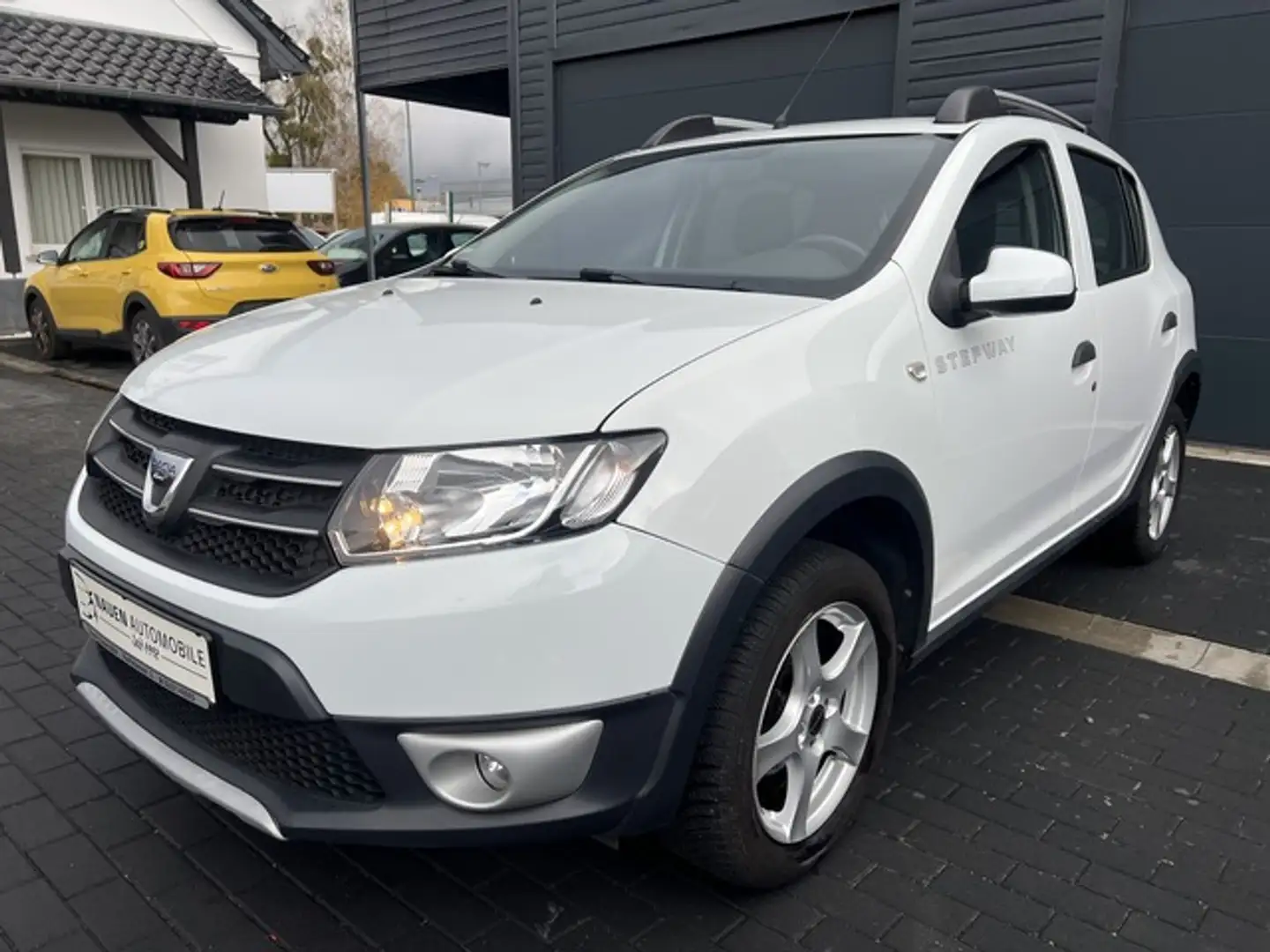 Dacia Sandero II Stepway Prestige +Navi+Tempomat+TÜV+Allwetter+ Weiß - 1
