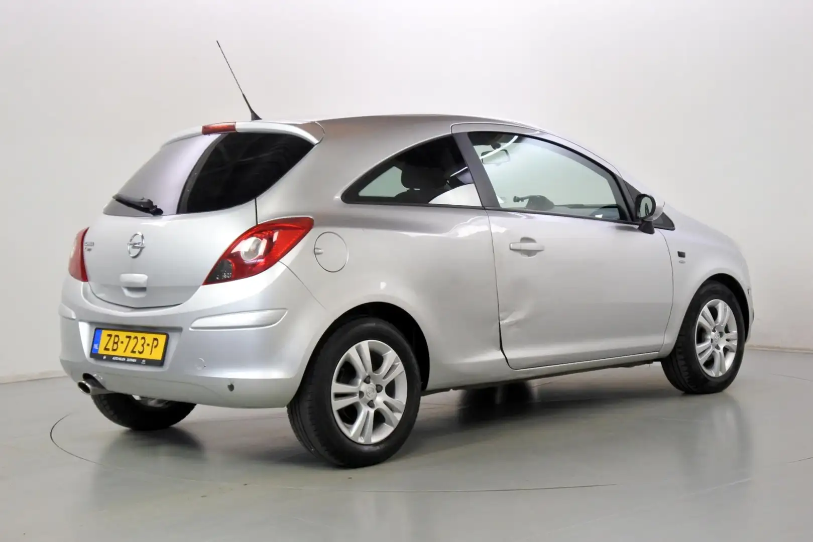 Opel Corsa 1.4 16v Apk 12-20026 Grau - 2