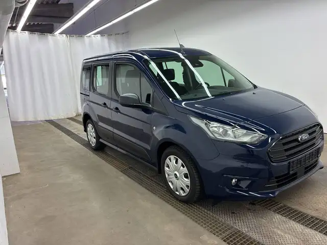 Ford Transit Connect view 3