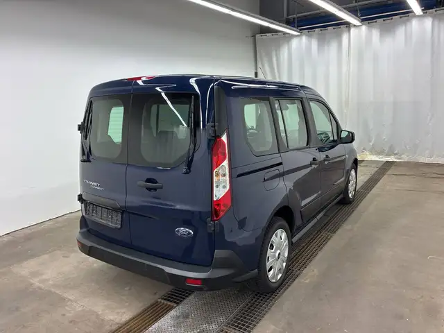 Ford Transit Connect view 4
