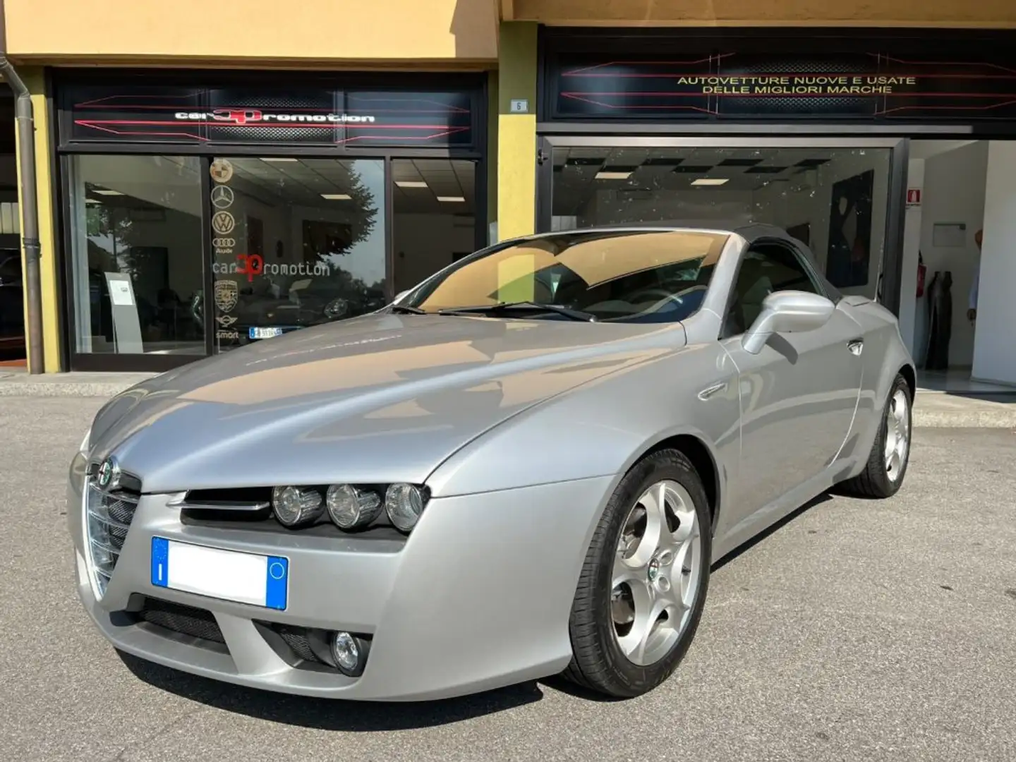 Alfa Romeo Spider 2.2 JTS Exclusive Grau - 1