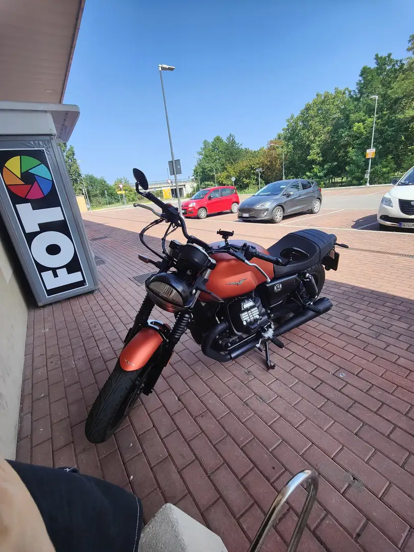 Moto Guzzi V 7 Portocaliu - 2