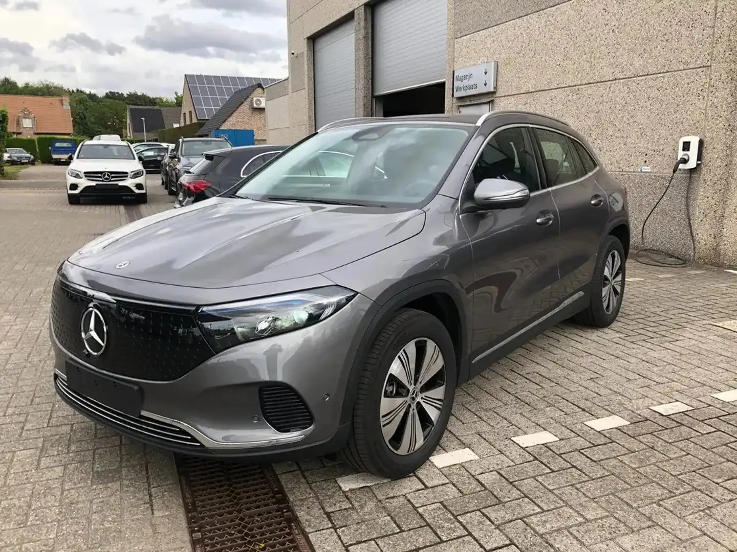 Mercedes-Benz EQA 300 4Matic 360° Camera, Carplay Directiewagen Grau - 2