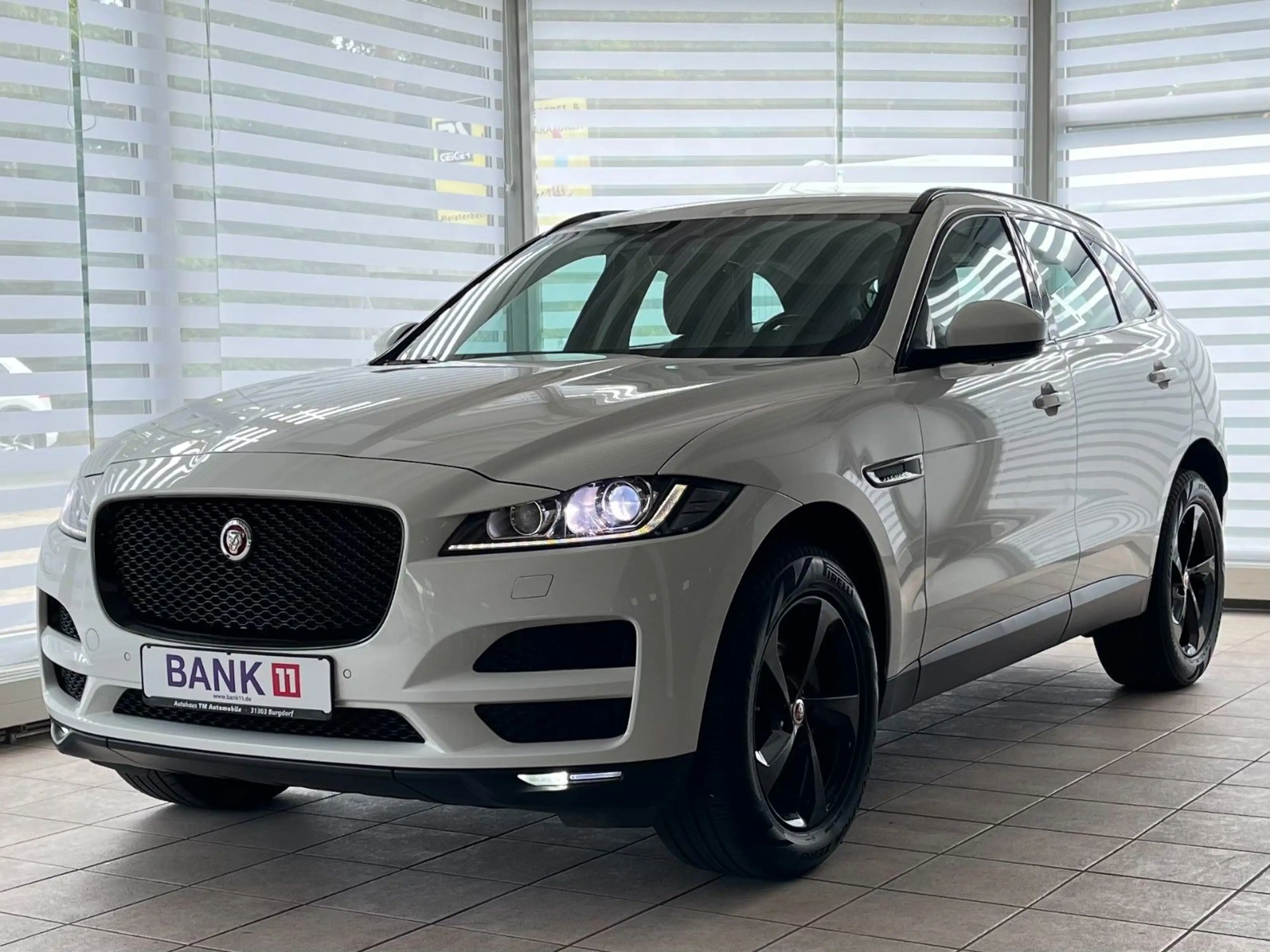 Jaguar F-Pace F-PACE Prestige AWD KAMERA LEDER DA — photo 2