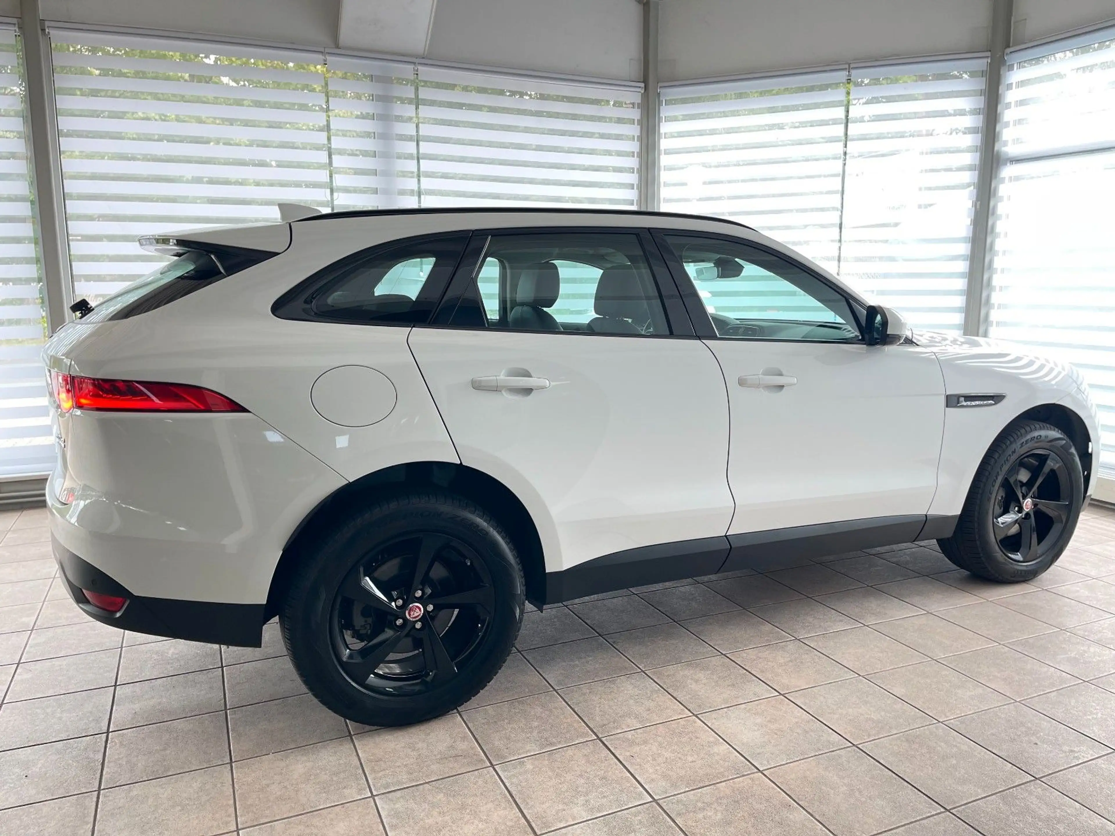 Jaguar F-Pace F-PACE Prestige AWD KAMERA LEDER DA — photo 6