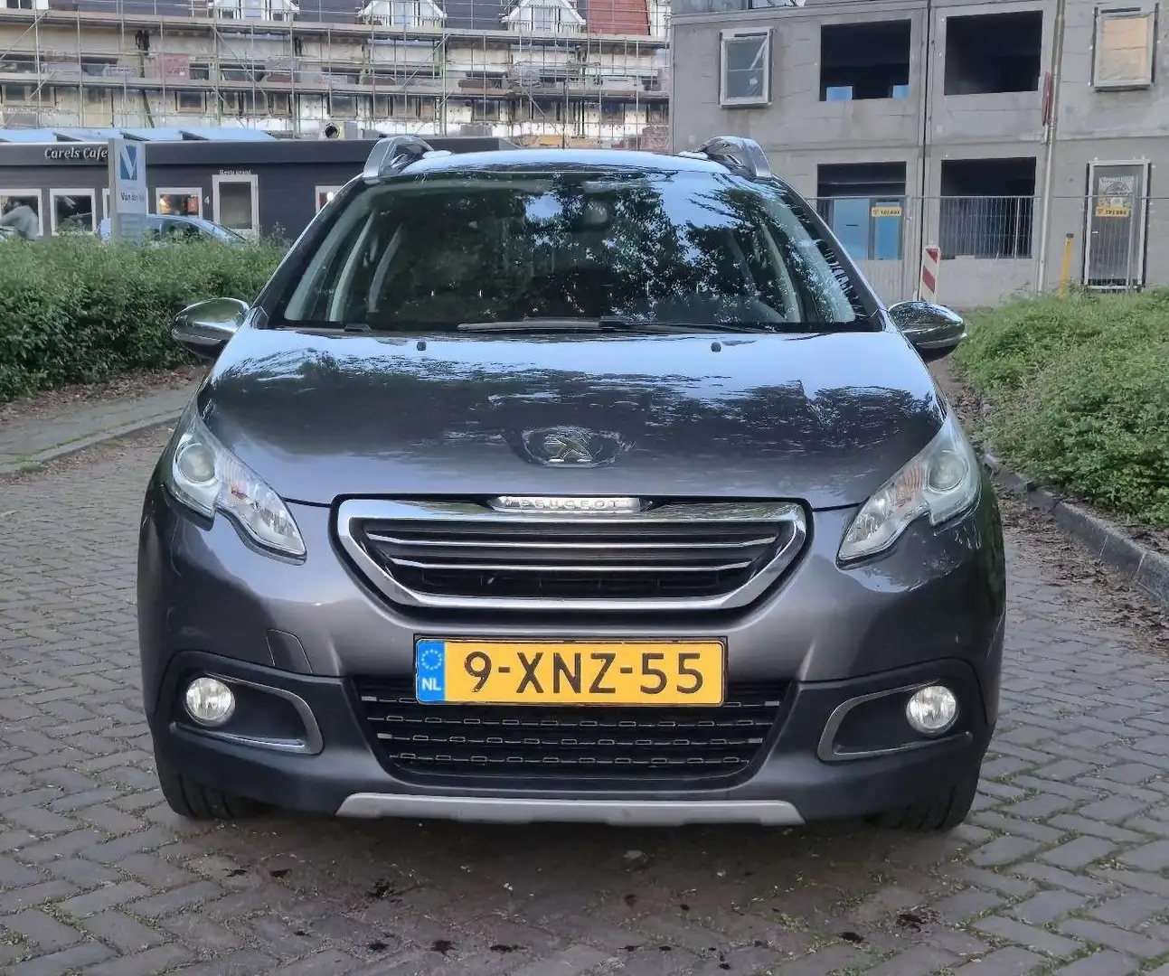 Peugeot 2008 PureTech 1.2 Crossway Grijs - 2