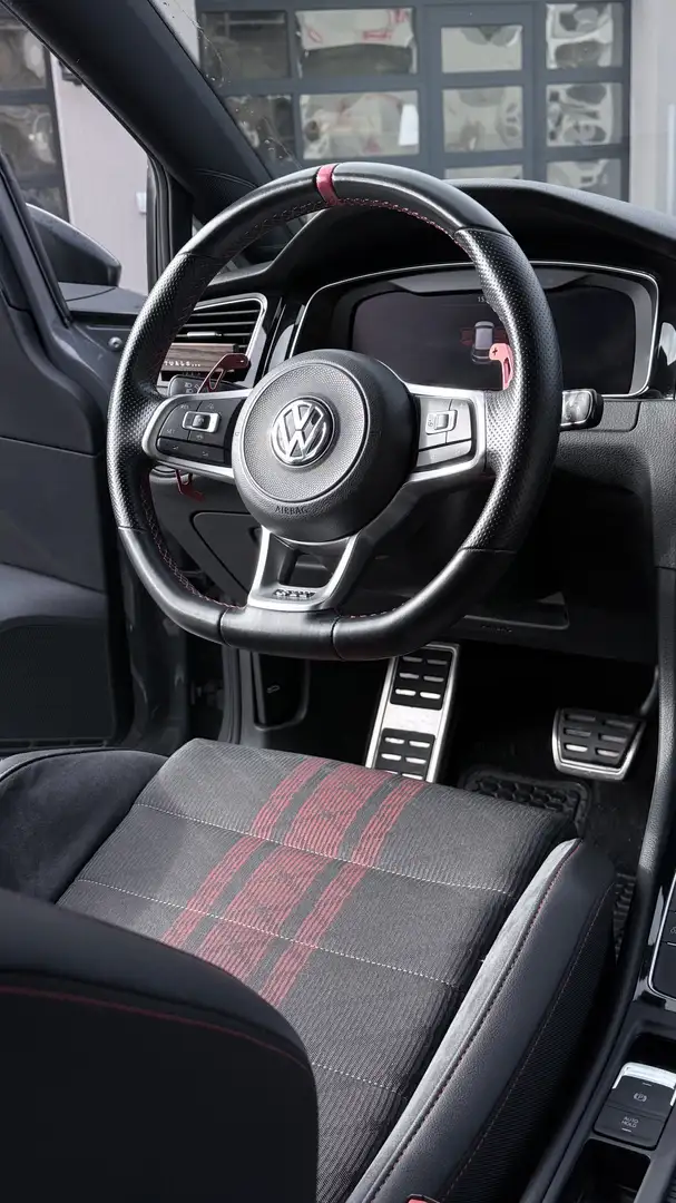 Volkswagen Golf GTI TCR 2,0 TSI DSG Grau - 2