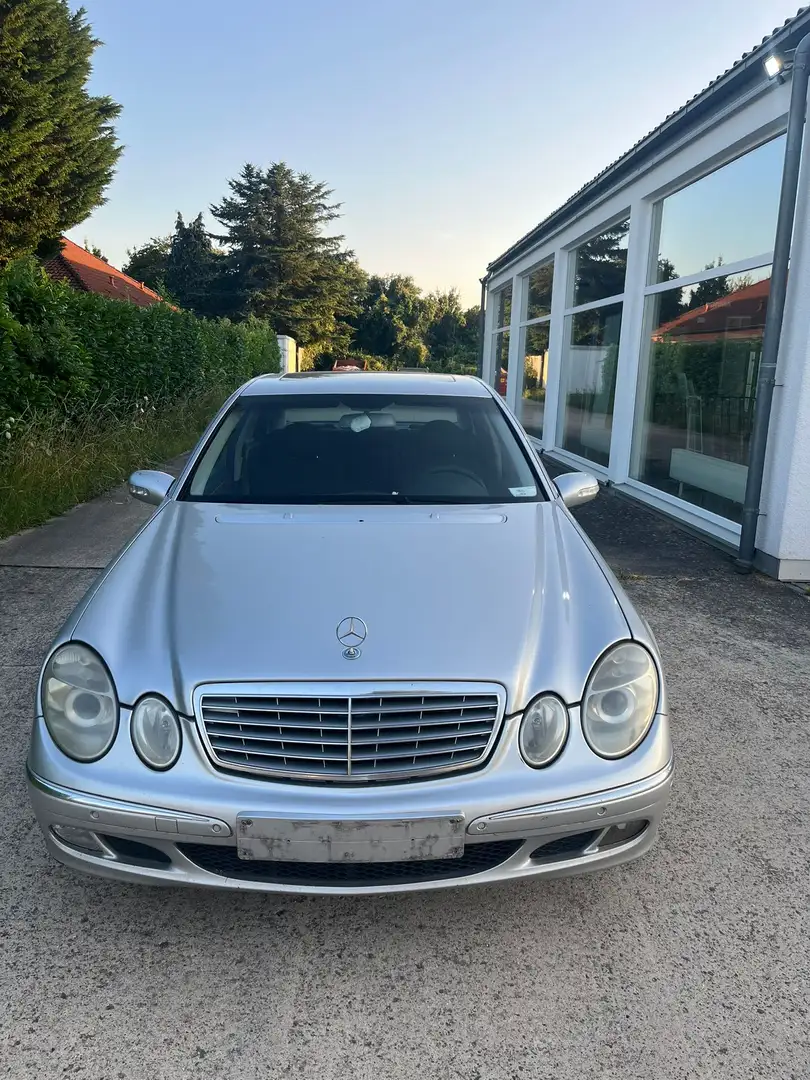 Mercedes-Benz E 270 CDI elegance Srebrny - 1
