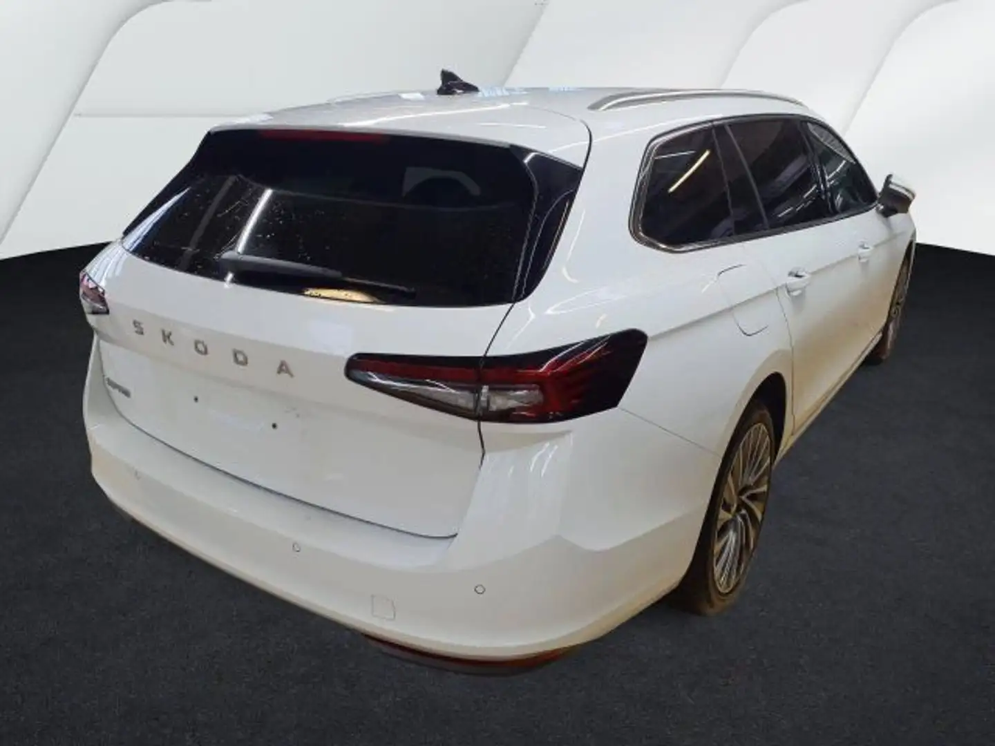 Skoda Superb Combi 1.5 TSI mHEV DSG L&K AHK HeadUp Blanc - 2