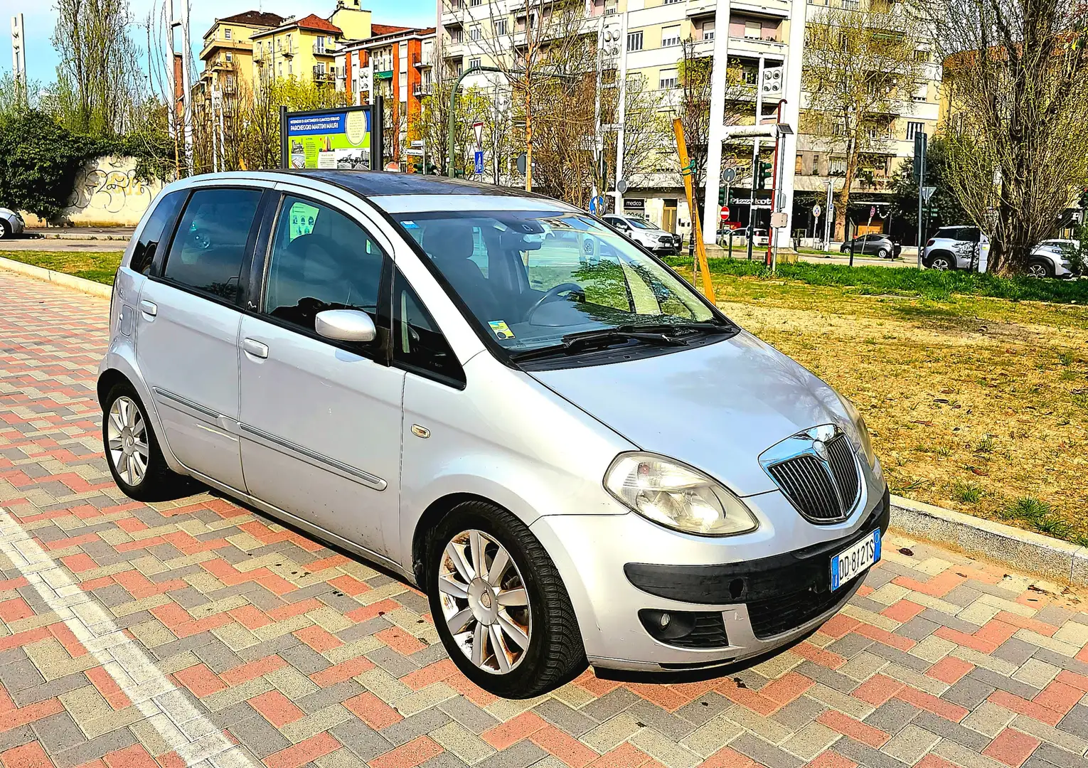 Lancia MUSA 1.9 mjt Platino Plus - 1