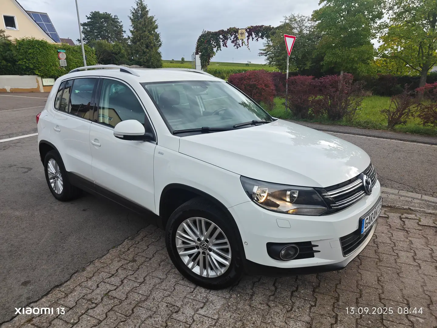 Volkswagen Tiguan Cup Sport,Allrad,HU/AU & KD NEU, AHK schwenkbar Weiß - 1