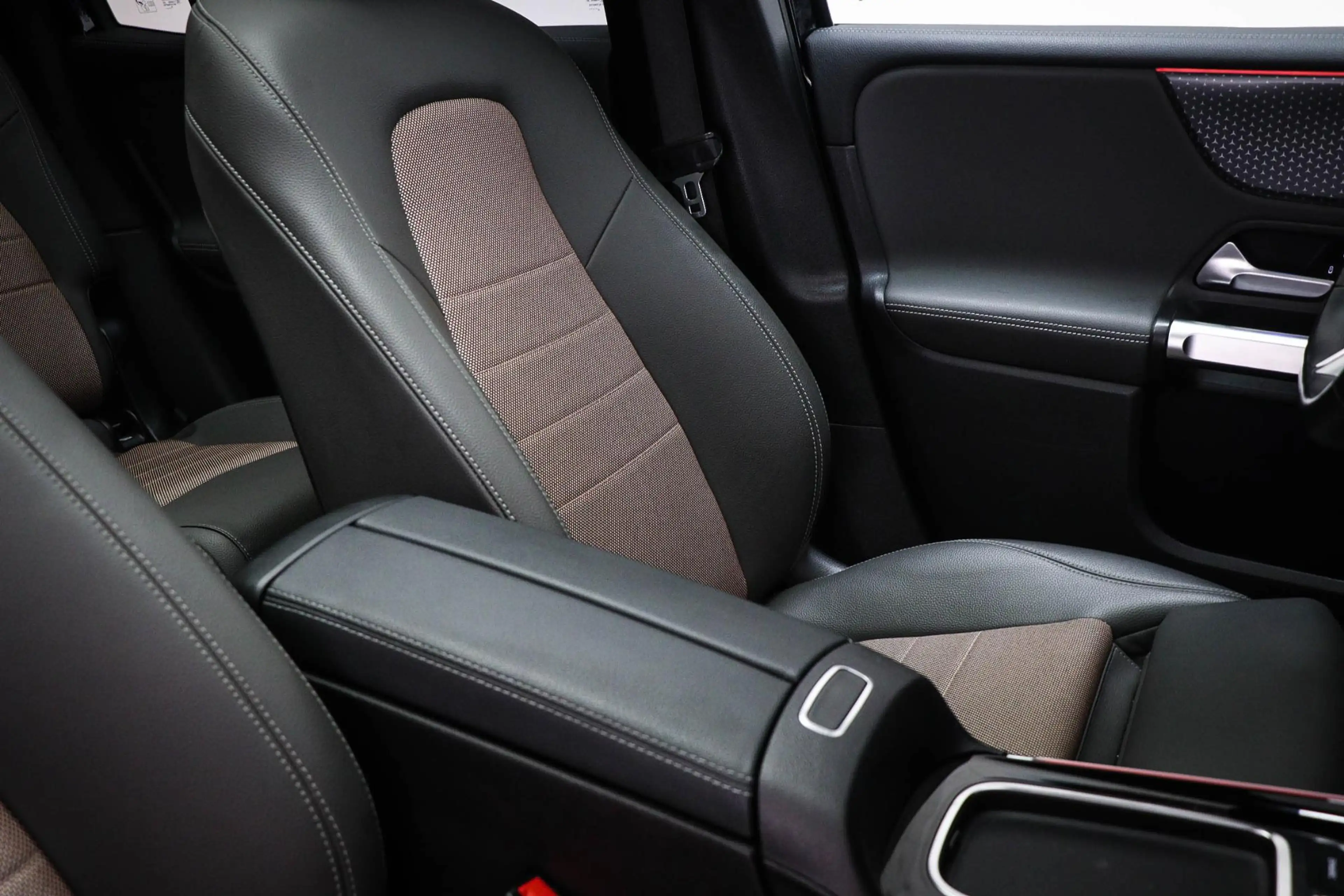 Mercedes-Benz EQB 250 250+ Electric Art 71 kWh | 7 PERSOONS | PANORAMADA — photo 13