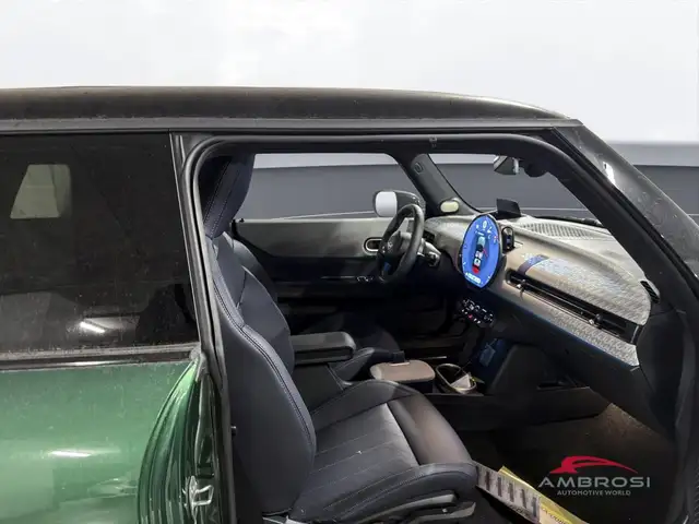 Mini Hatch view 12