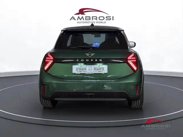Mini Hatch view 8
