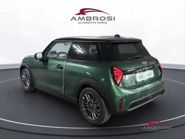 Mini Hatch view 4