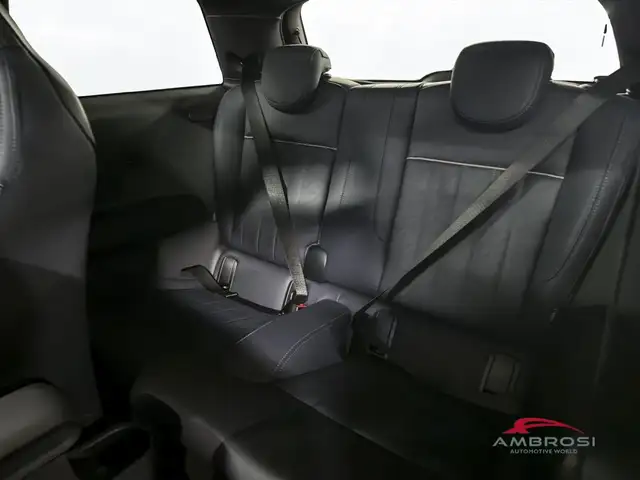 Mini Hatch view 11