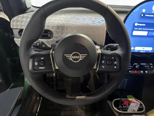 Mini Hatch view 14
