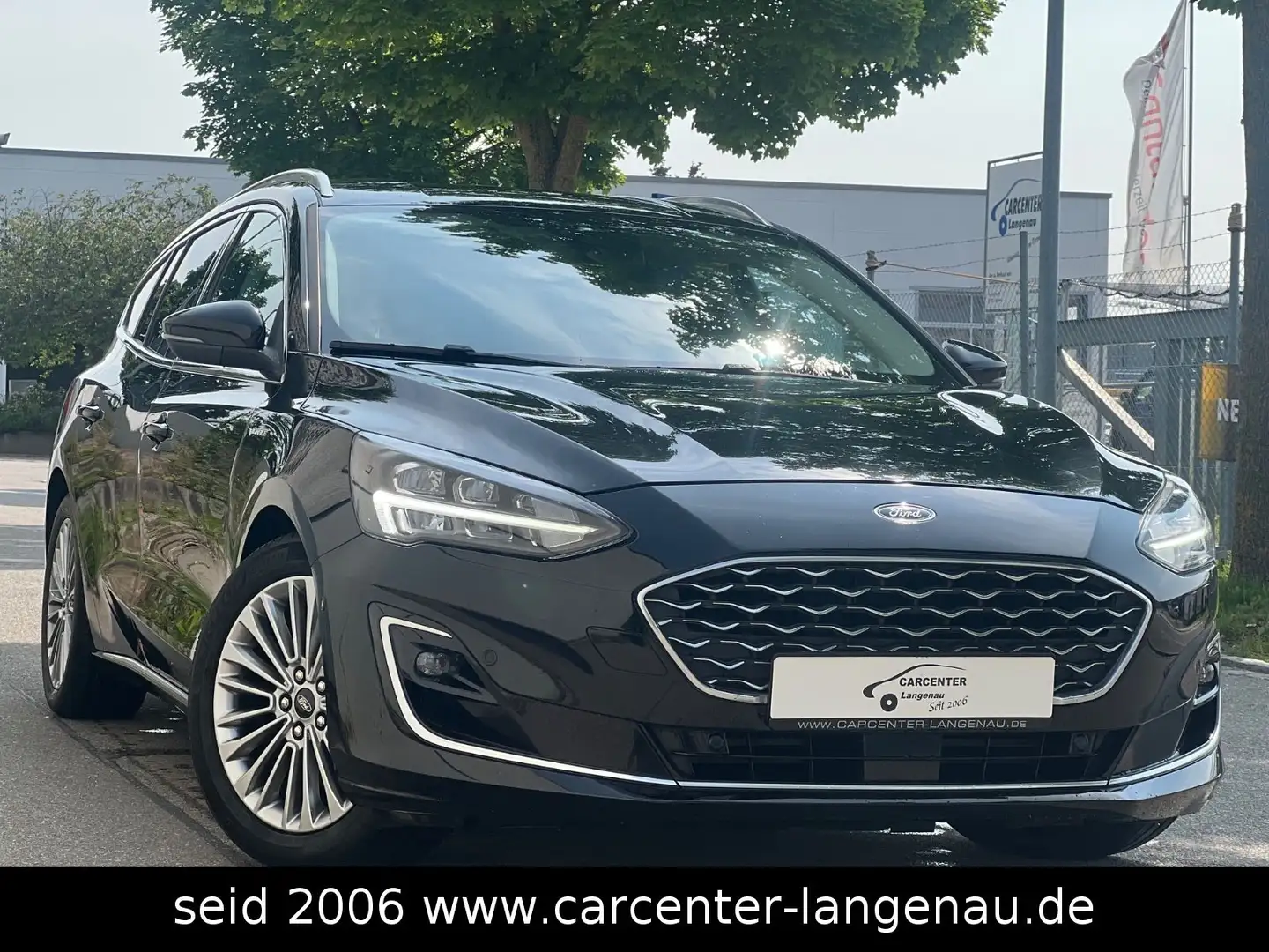 Ford Focus Turnier 1.5 EcoBlue Vignale Zwart - 1