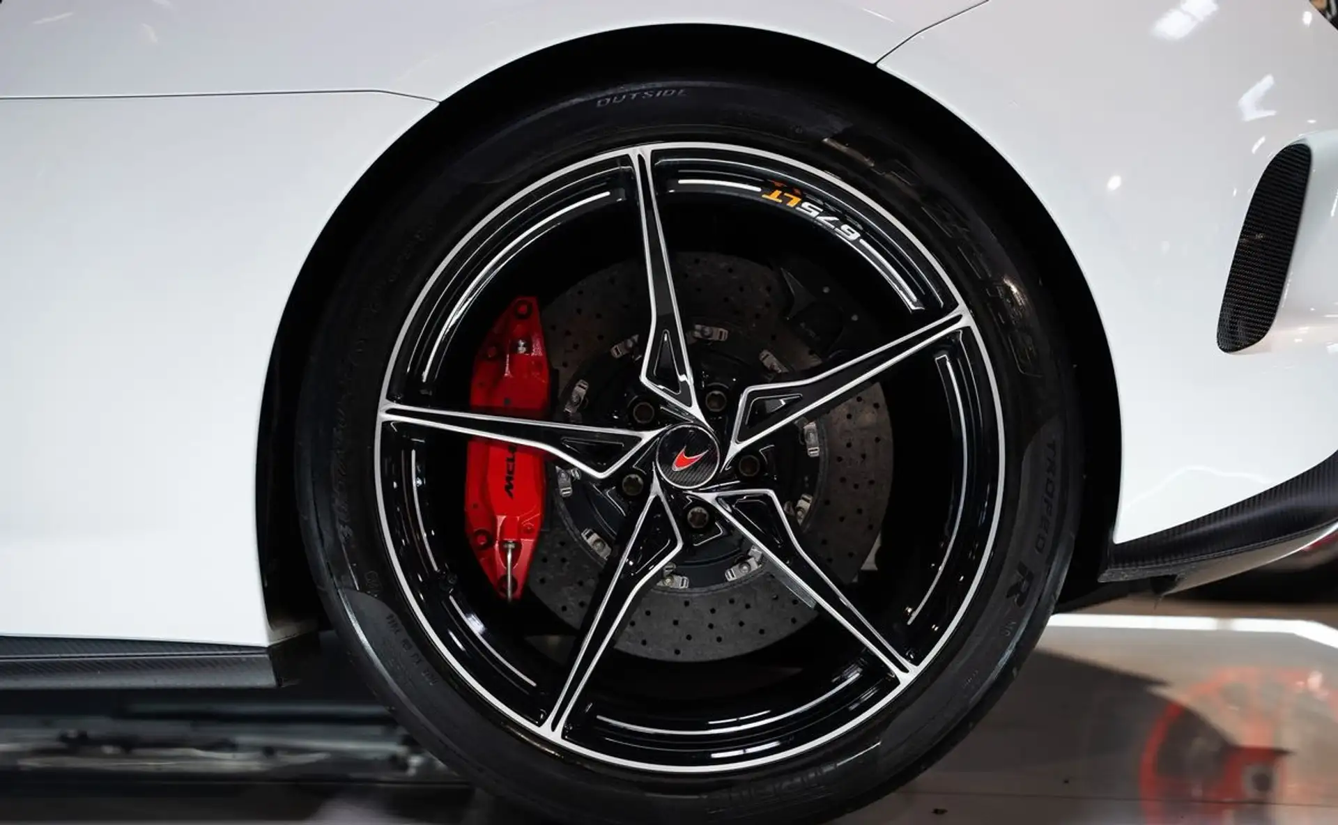 맥라렌 675LT 2017 흰색 사진 5