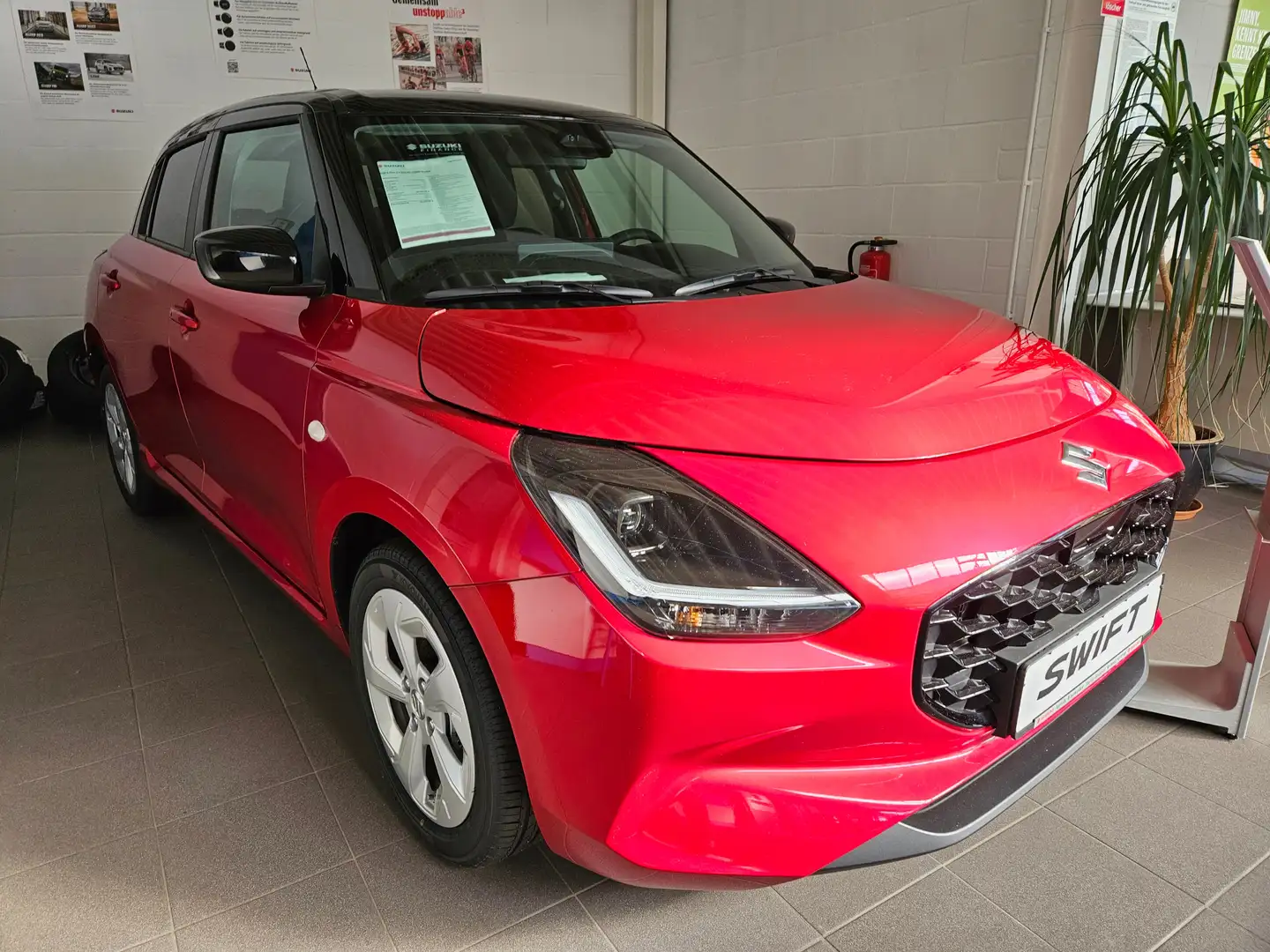 Suzuki Swift 1.2 Dualjet Hybrid 61 kW Comfort Rot - 1