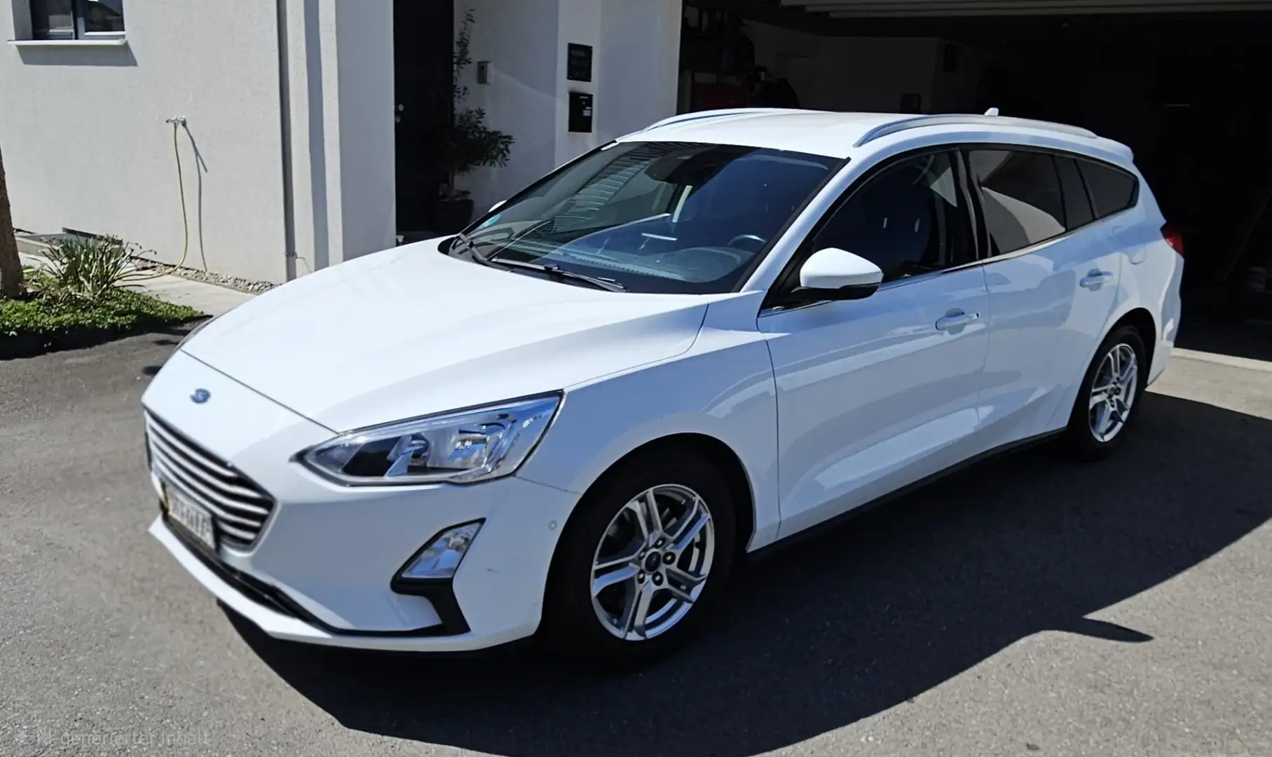 Ford Focus Traveller 1,0 EcoBoost Titanium Weiß - 1