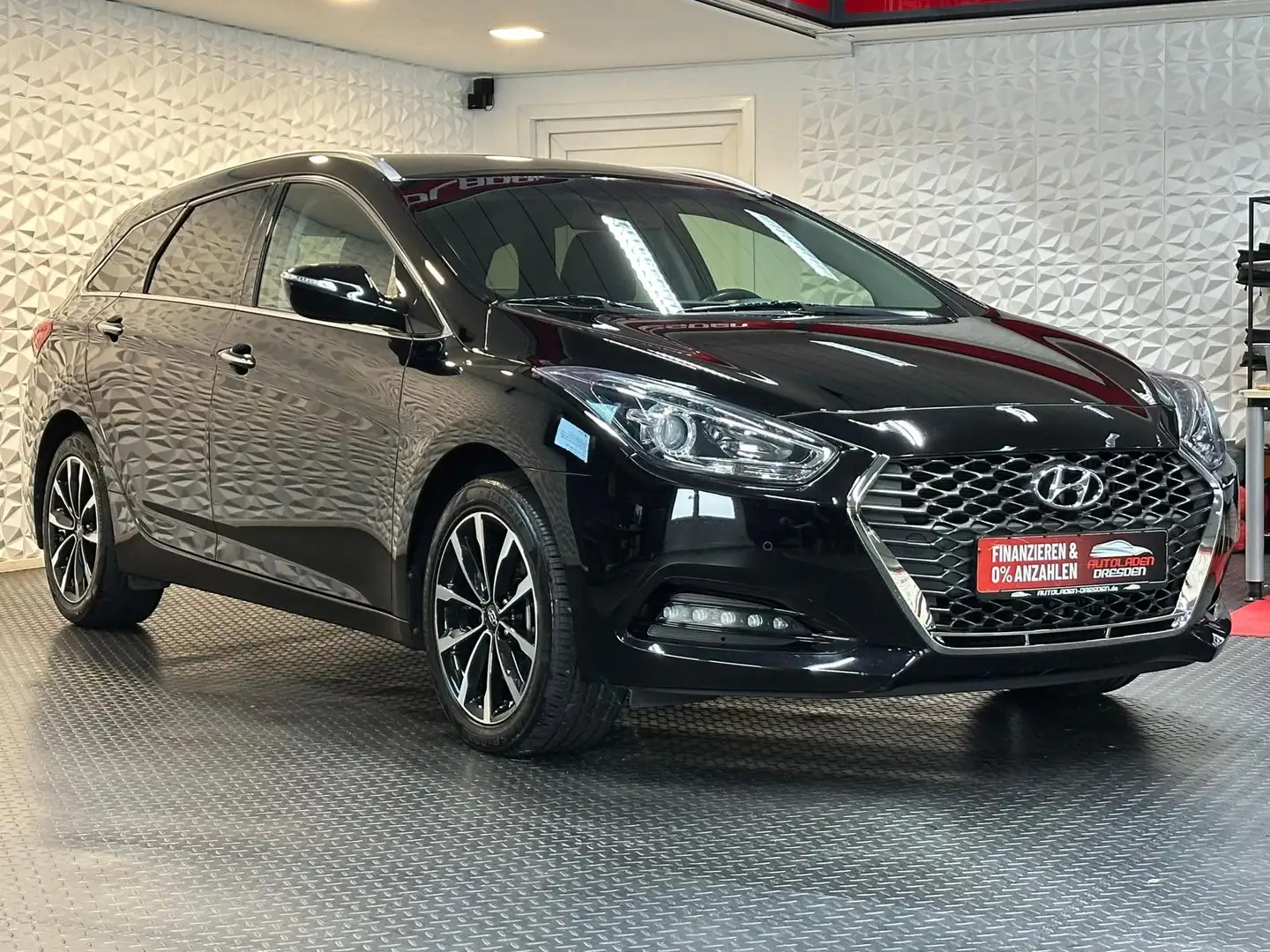 Hyundai i40 1.6CRDi SPACE* SHZ#LH#TEMPO#NAVI#PDC#CAM#DAB Schwarz - 2
