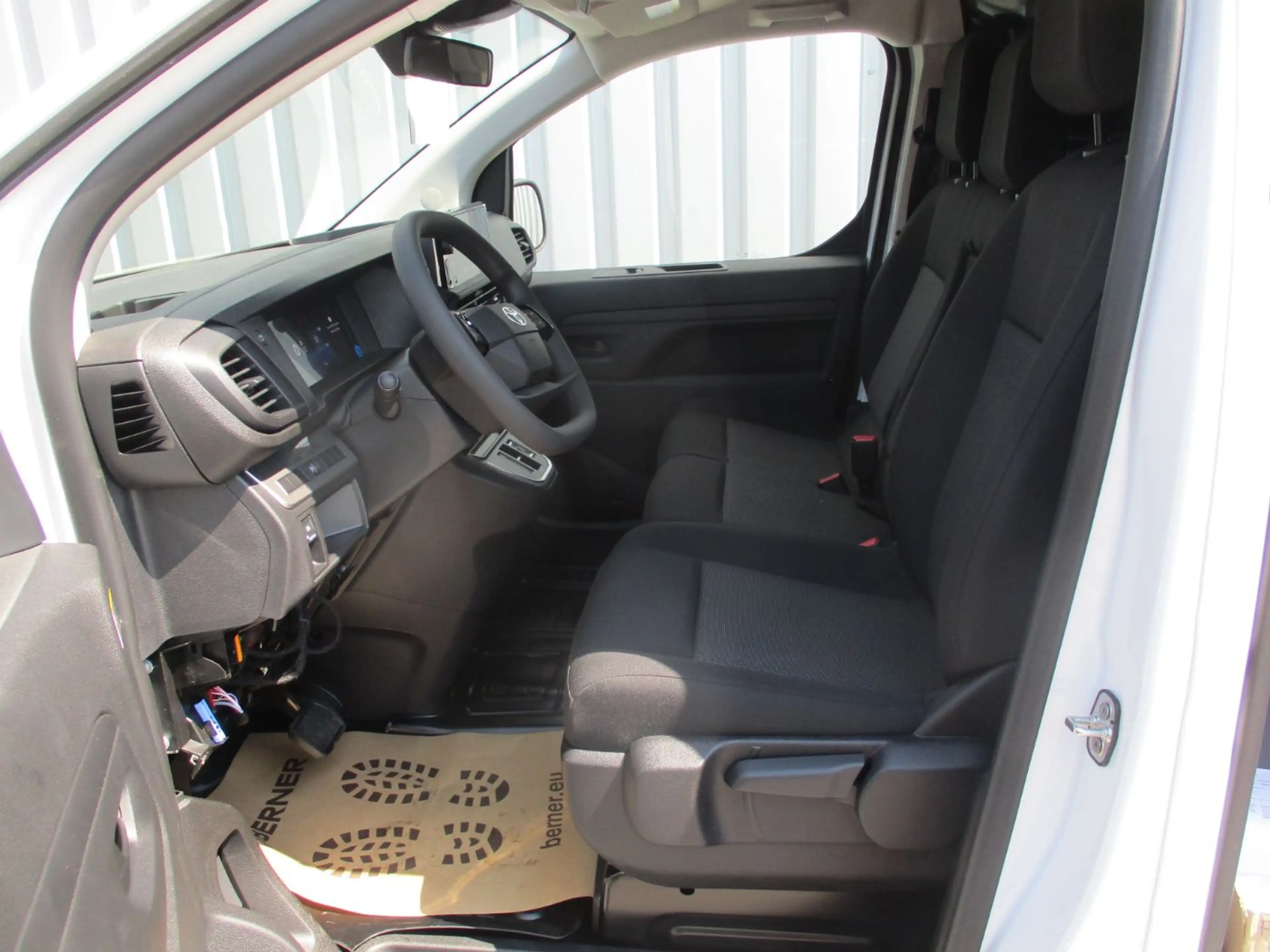 Toyota Proace Kasten 2.2 D-4D L2 Kasten Meister SHZ+PDC — photo 11