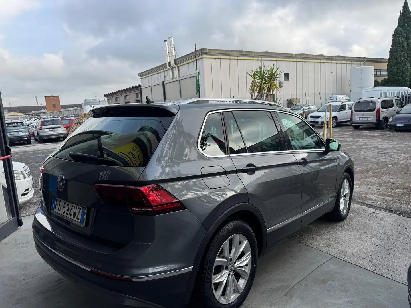 Volkswagen Tiguan Tiguan II 2016 2.0 tdi Advanced 150cv dsg Gris - 2
