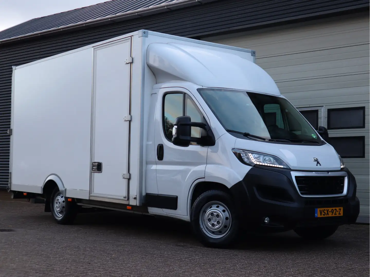 Peugeot Boxer 2.2 BlueHDi 141pk Euro 6 Bakwagen 4,5m - Navi - Ca Weiß - 2