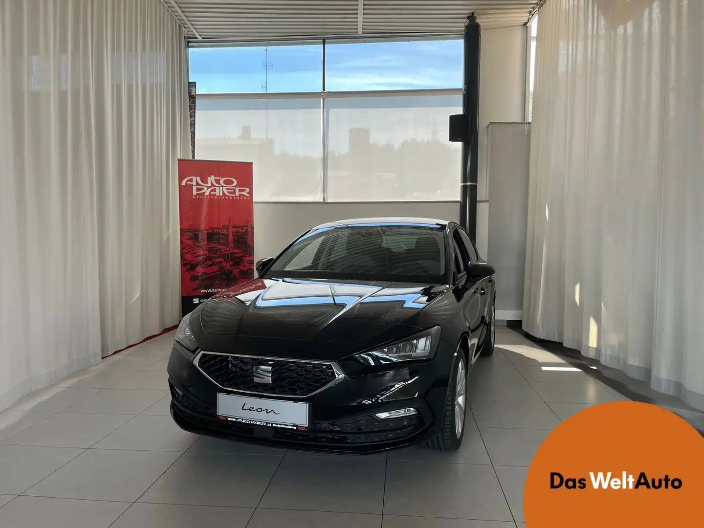 SEAT Leon Style Edition 1.5 eTSI DSG 115 PS Noir - 1