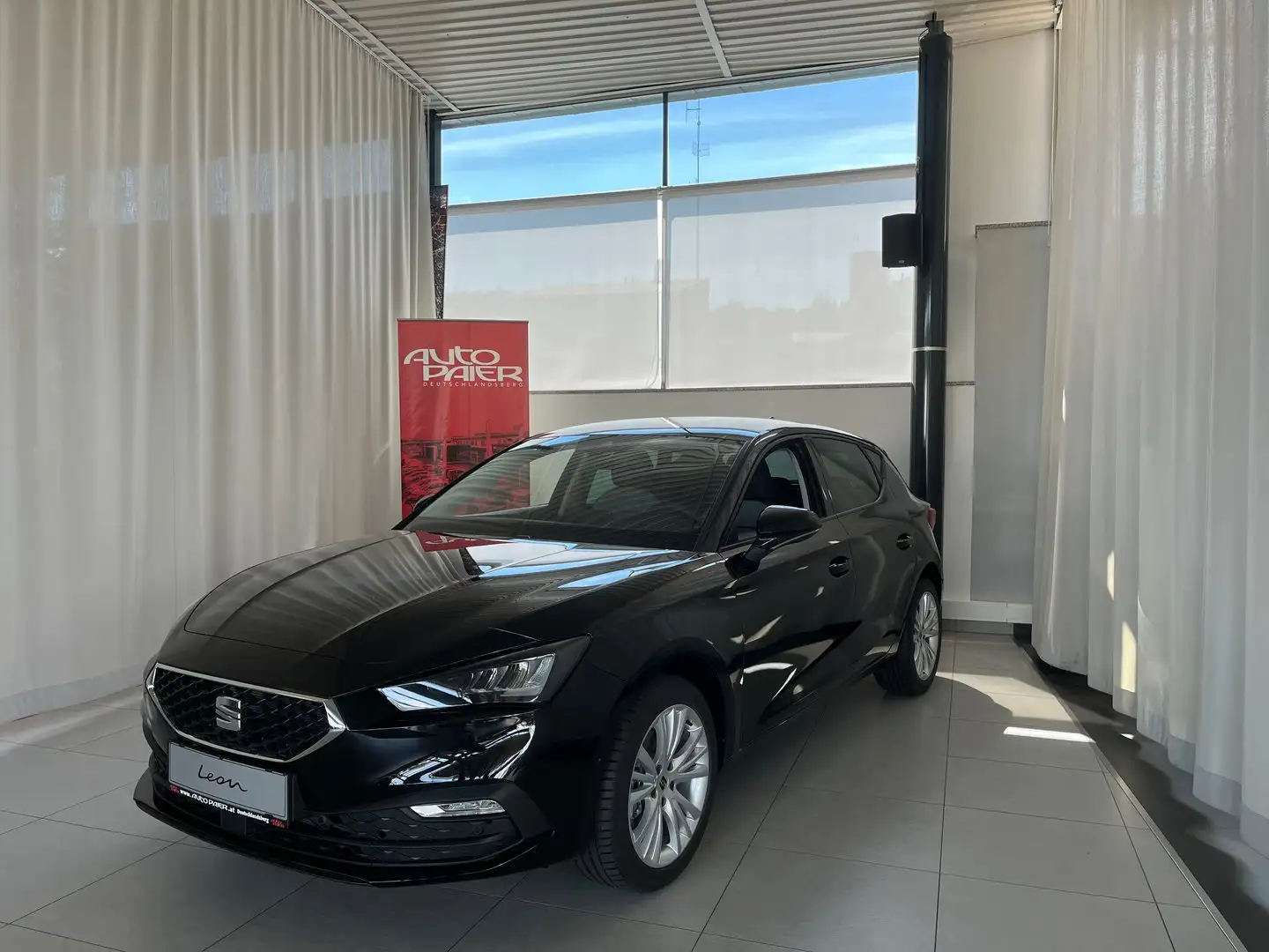 SEAT Leon Style Edition 1.5 eTSI DSG 115 PS Noir - 2