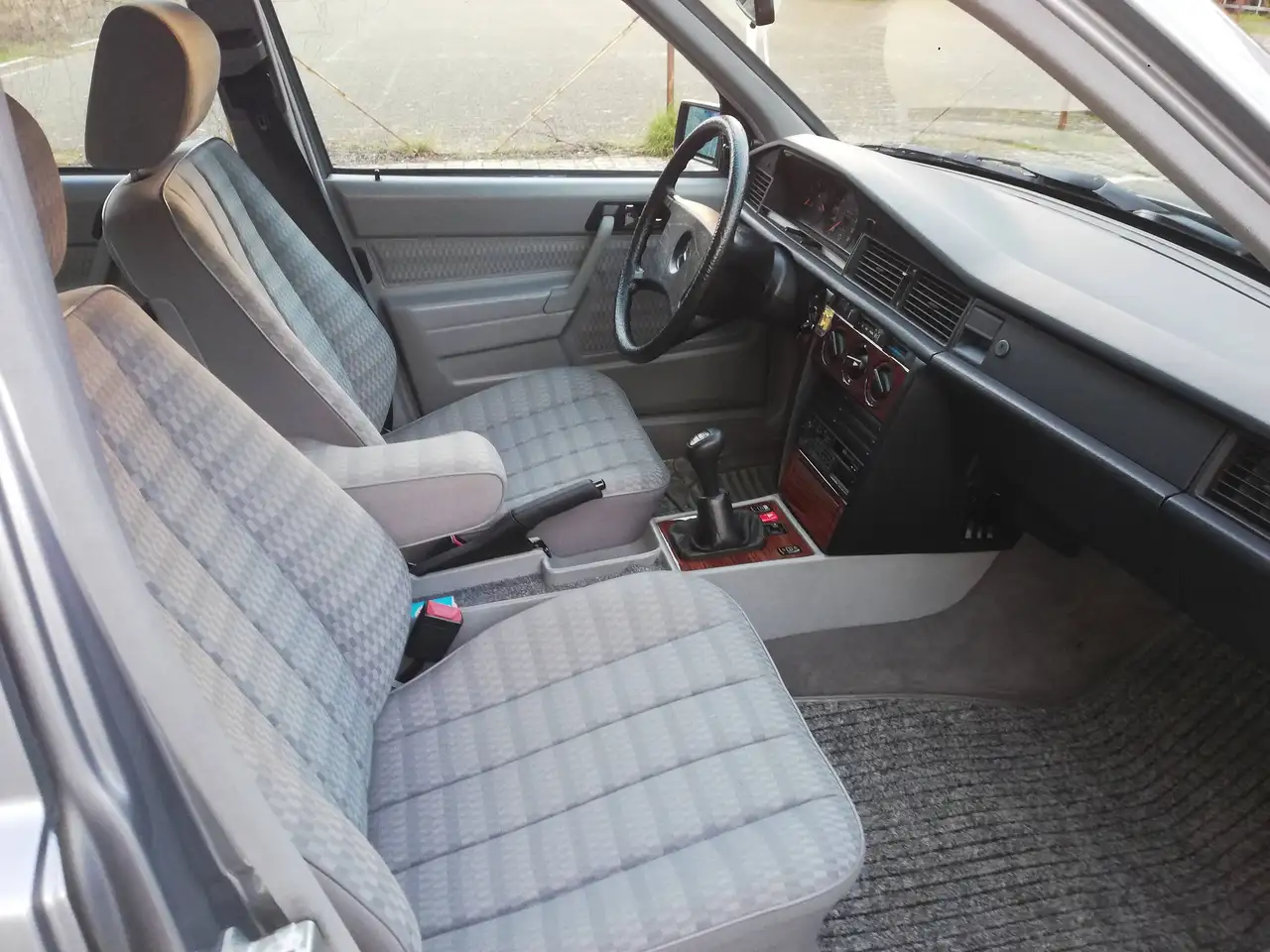Mercedes-Benz 190 2.0 E 122cv, foto 3