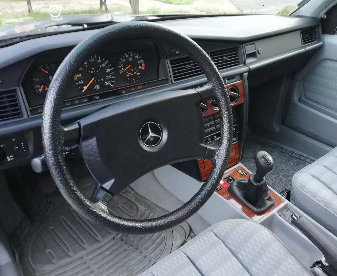 Mercedes-Benz 190 2.0 E 122cv, foto 8