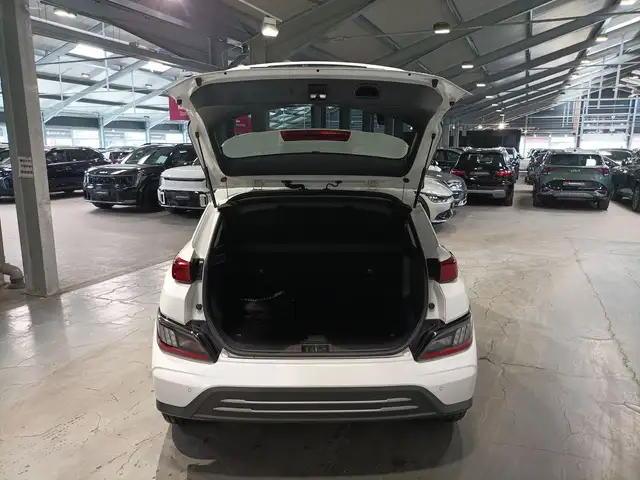 Hyundai Kona view 6