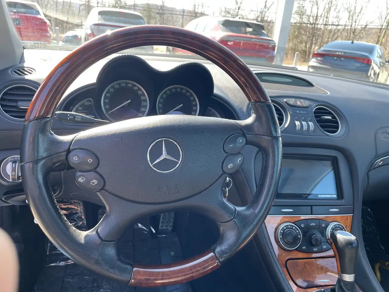 Mercedes-Benz SL снимка Mercedes-Benz SL