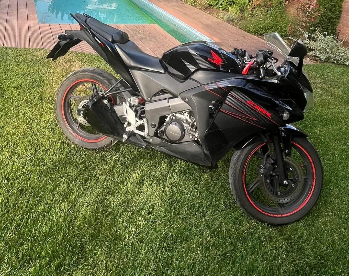 Honda CBR 125 R Negro - 1