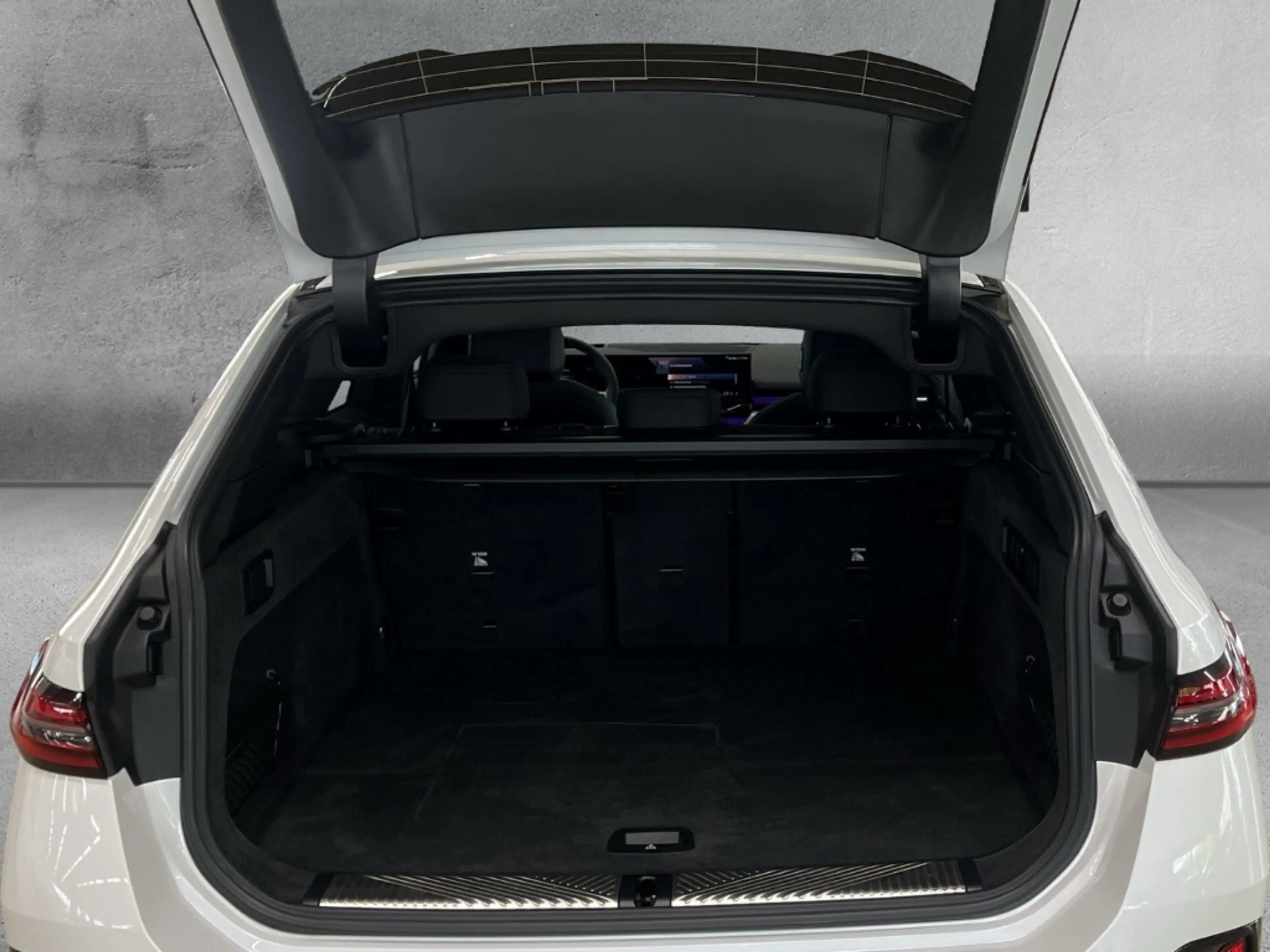 BMW i5 eDrive40 TOURING *M SPORT PRO* 20''LC PROF ACC PDC — photo 15