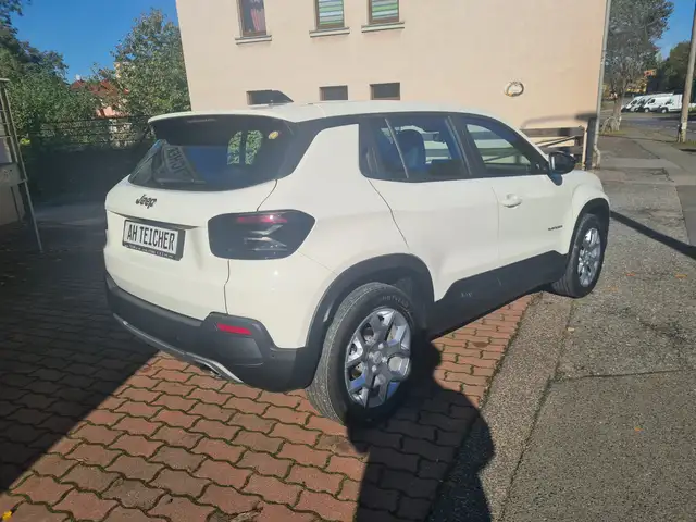 Jeep Avenger view 8