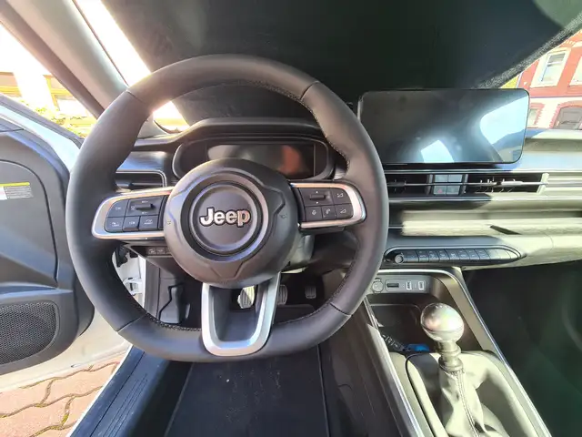 Jeep Avenger view 13