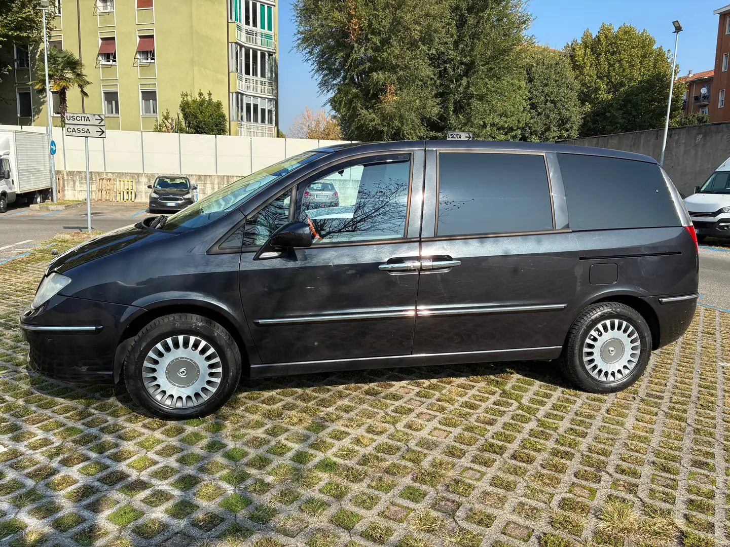 Lancia Phedra 2.0 16v Emblema automatica GPL Nero - 1