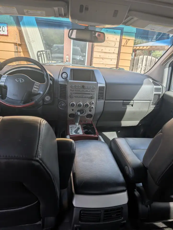 Infiniti QX56 снимка Infiniti QX56