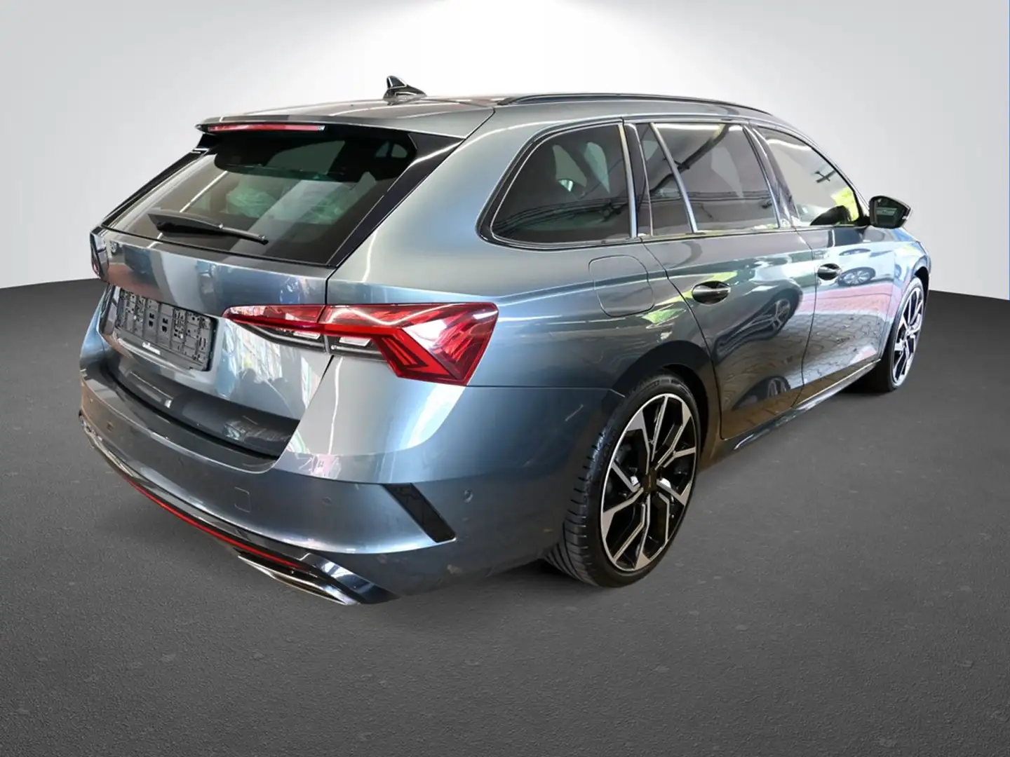 Skoda Octavia Combi 2.0 TSI Automatik RS First Edition AHK LE... Grau - 2
