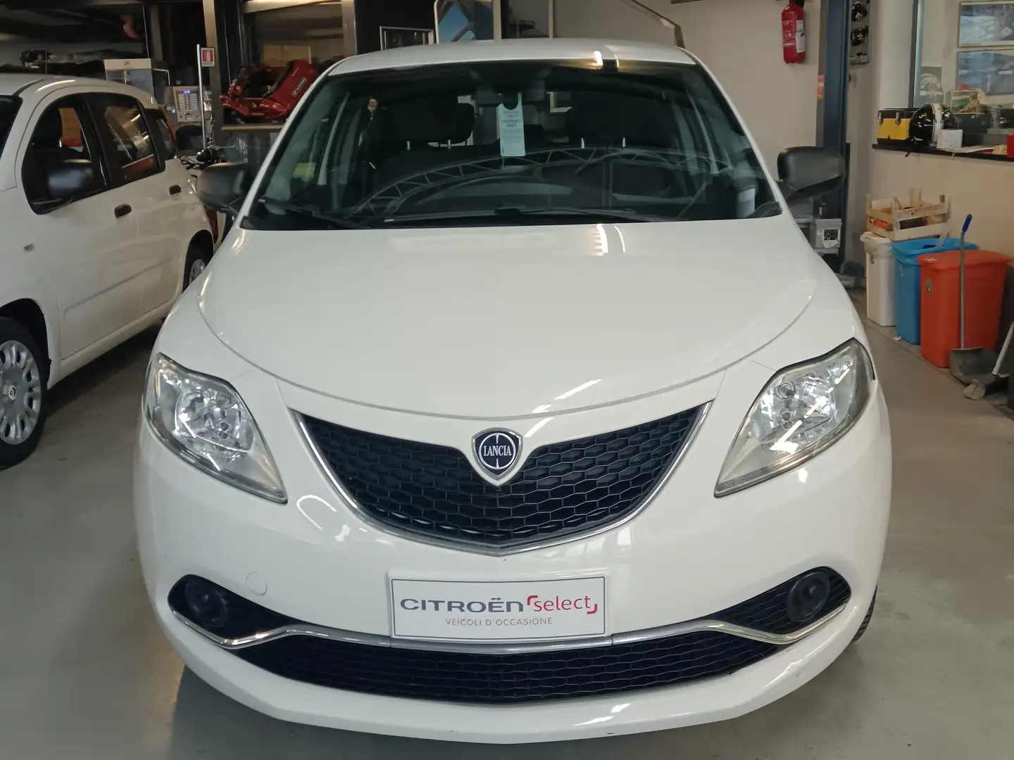 Lancia Ypsilon Ypsilon III 2015 1.2 Silver 69cv Blanc - 1