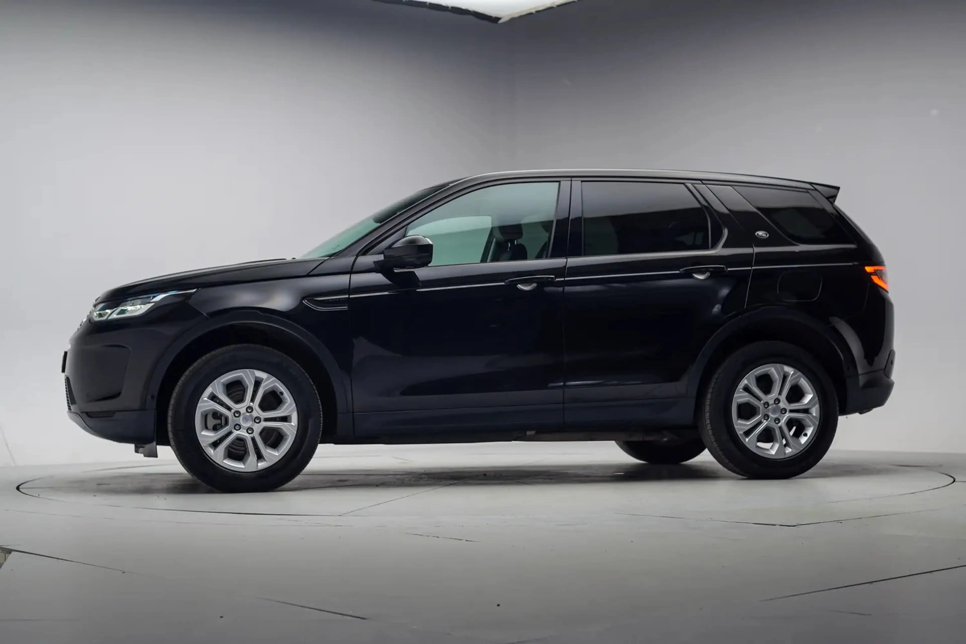 Land Rover Discovery Sport 1.5 P300e AWD S [ LED Leder Stoeleverwarming 360°c — photo 2