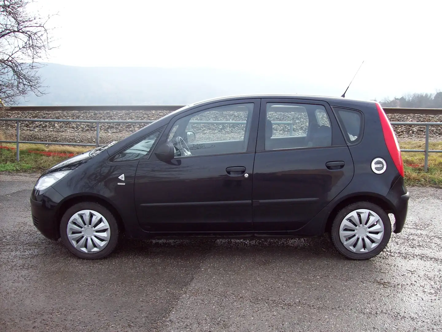 Mitsubishi Colt 1,1 MPI Clear Tech Blau - 1