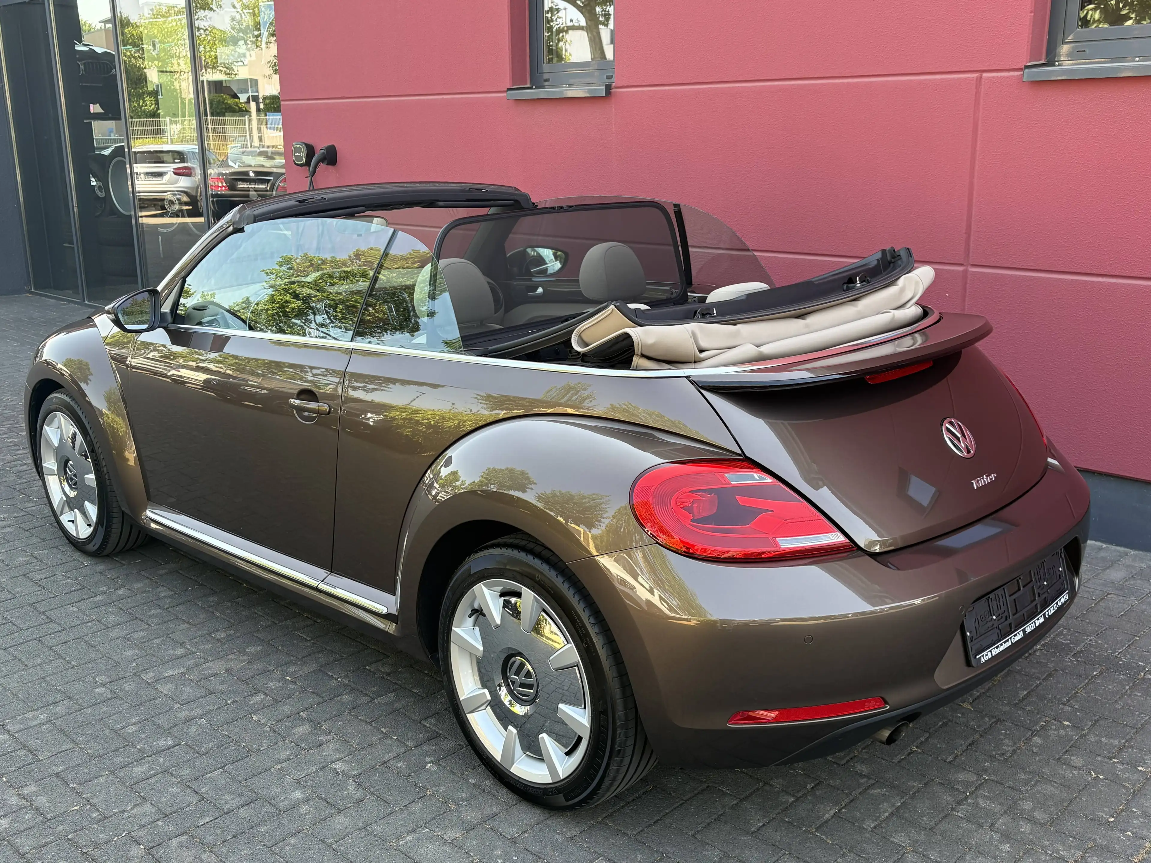 Volkswagen New Beetle NEW BEETLE CABRIOLET 1.2 TSI BMT SONDERMODELL DESIGN ALU18" TOP — photo 4