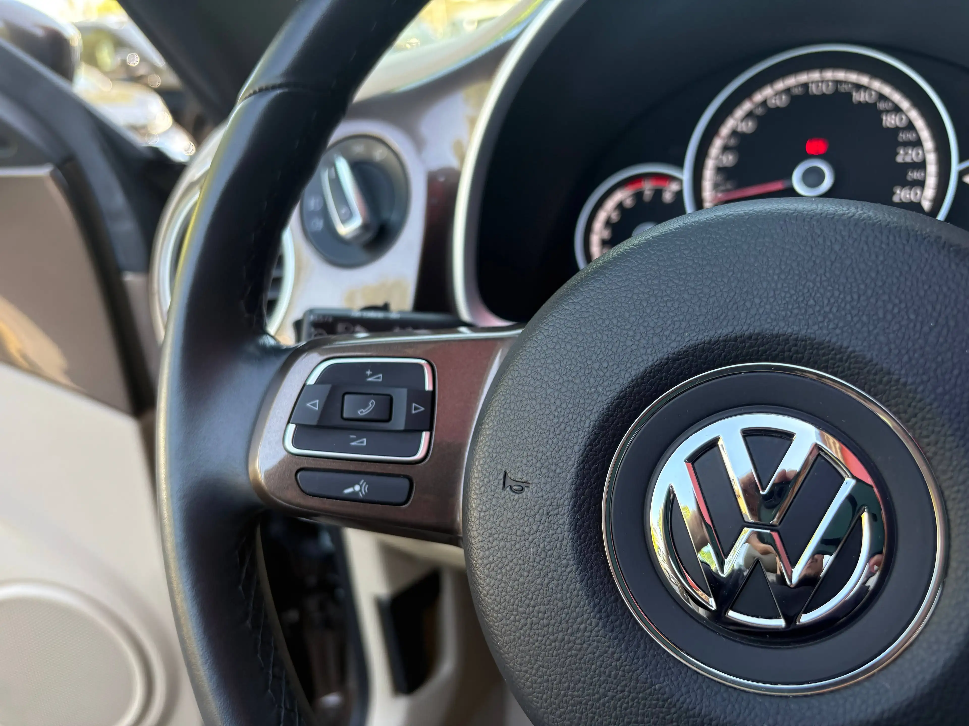 Volkswagen New Beetle NEW BEETLE CABRIOLET 1.2 TSI BMT SONDERMODELL DESIGN ALU18" TOP — photo 14