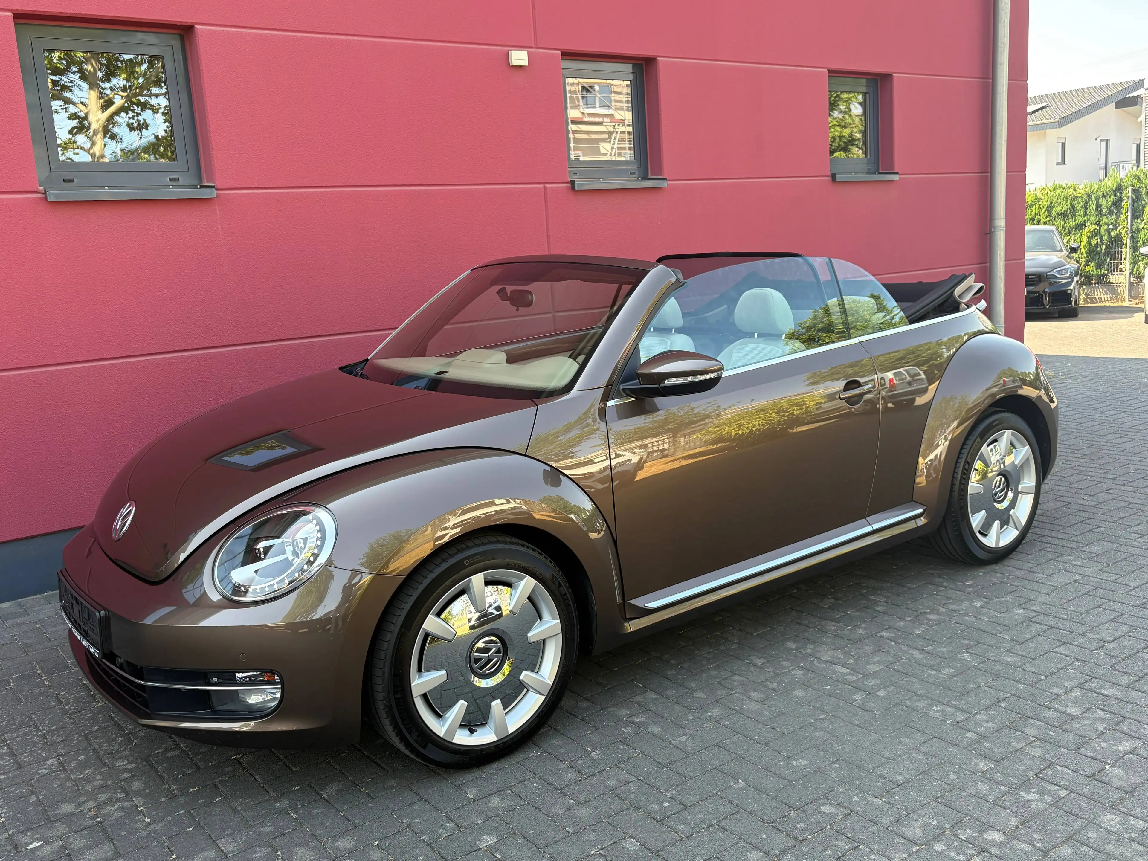 Volkswagen New Beetle NEW BEETLE CABRIOLET 1.2 TSI BMT SONDERMODELL DESIGN ALU18" TOP — photo 2