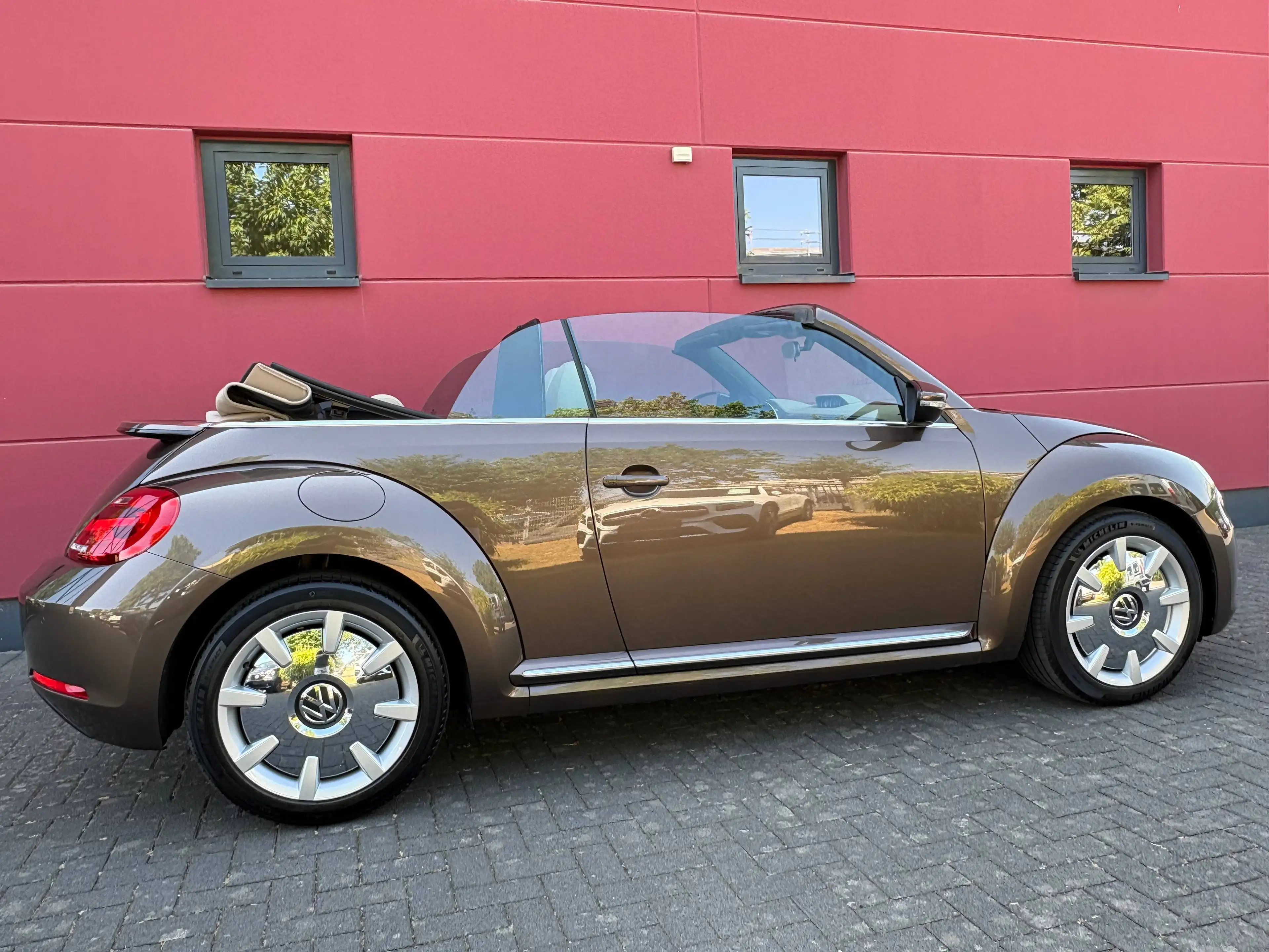Volkswagen New Beetle NEW BEETLE CABRIOLET 1.2 TSI BMT SONDERMODELL DESIGN ALU18" TOP — photo 3