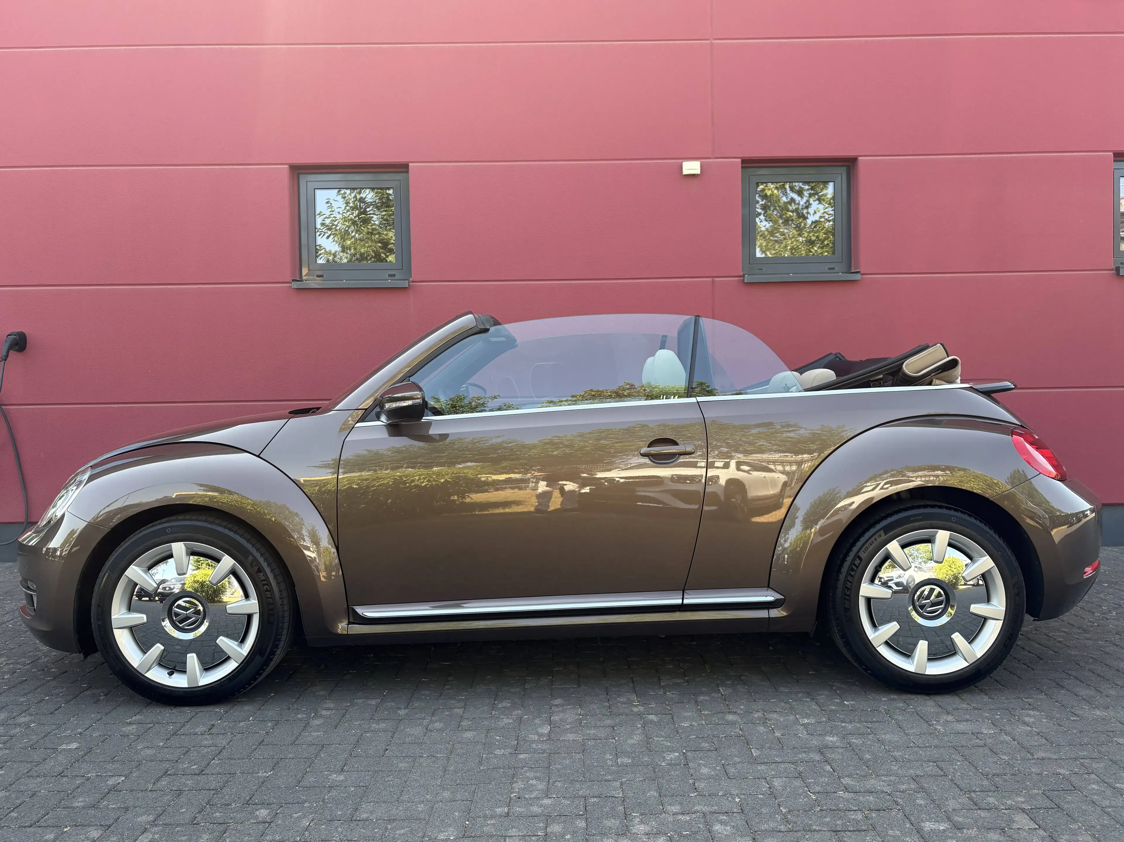 Volkswagen New Beetle NEW BEETLE CABRIOLET 1.2 TSI BMT SONDERMODELL DESIGN ALU18" TOP — photo 10